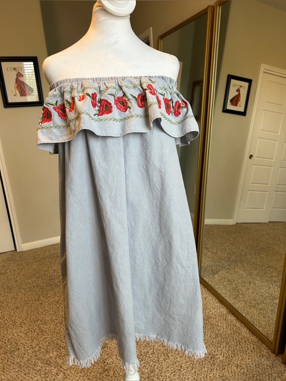 Easel Denim Off-shoulder Mini Dress w Red Embroidered Flowers Size Medium Boho